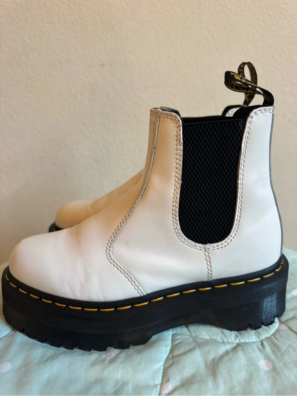 Dr. Martens 2976 Quad Chelsea boots in white, platform sole size 7